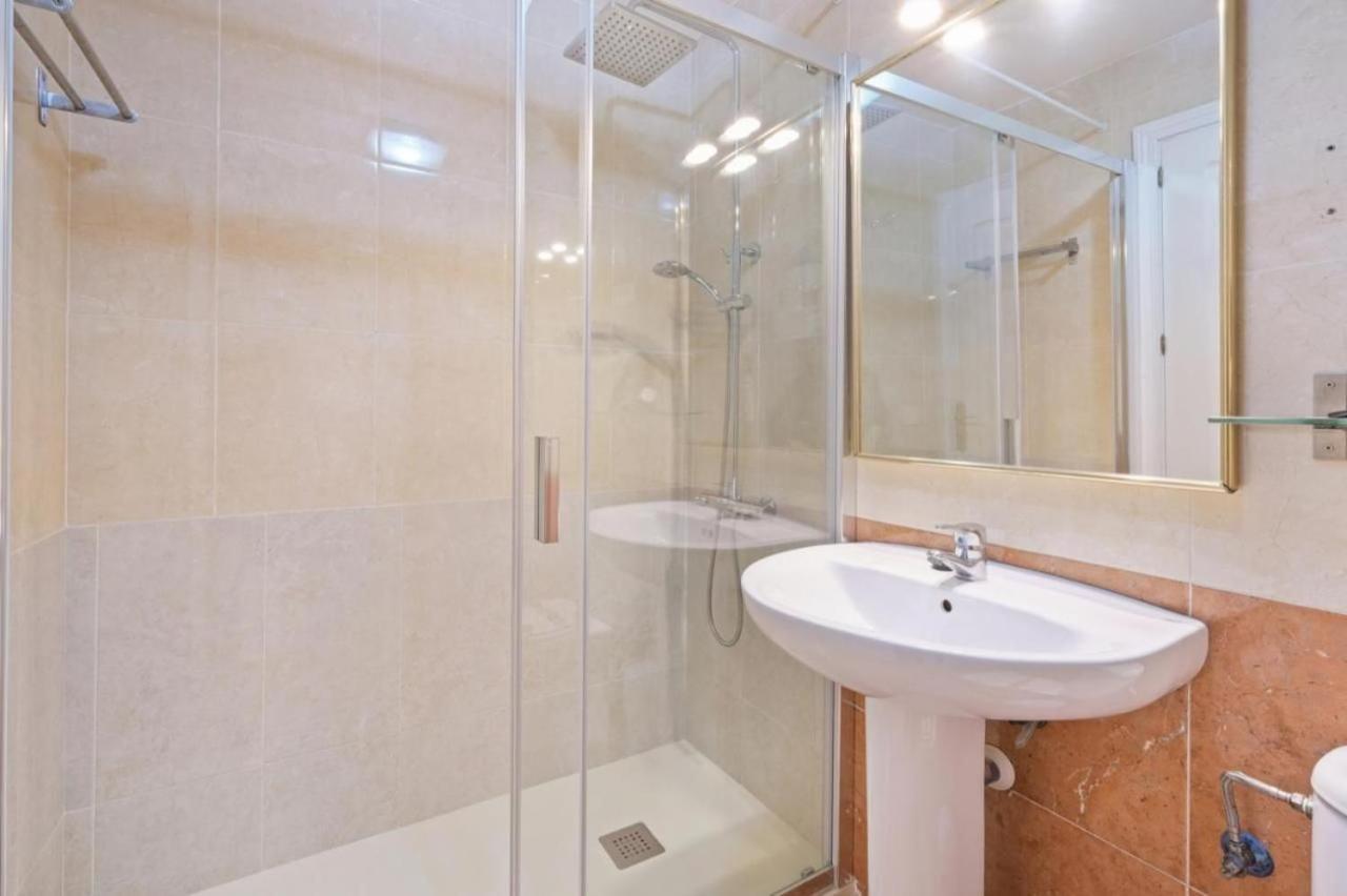 Apartamento En Calle Cuarteles De Dos Habitaciones Málaga Kültér fotó