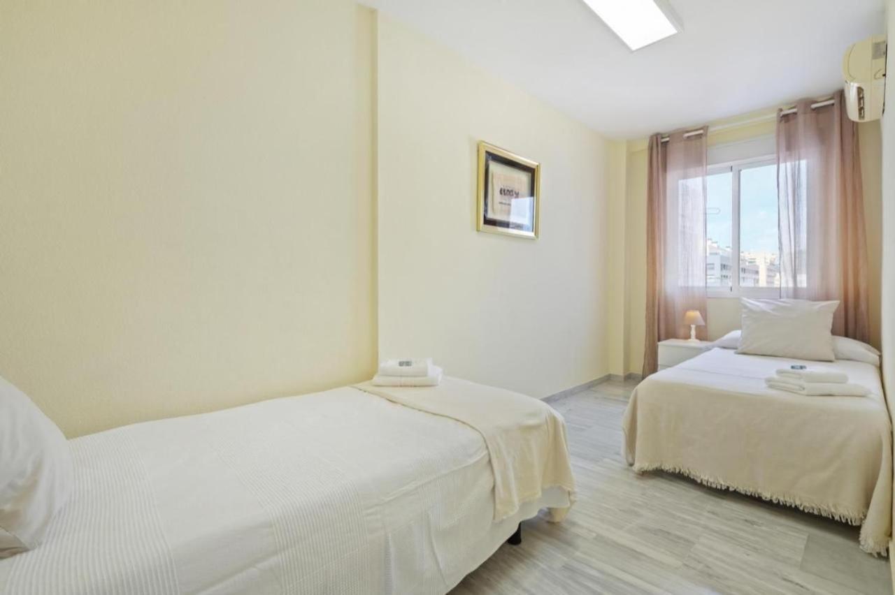 Apartamento En Calle Cuarteles De Dos Habitaciones Málaga Kültér fotó