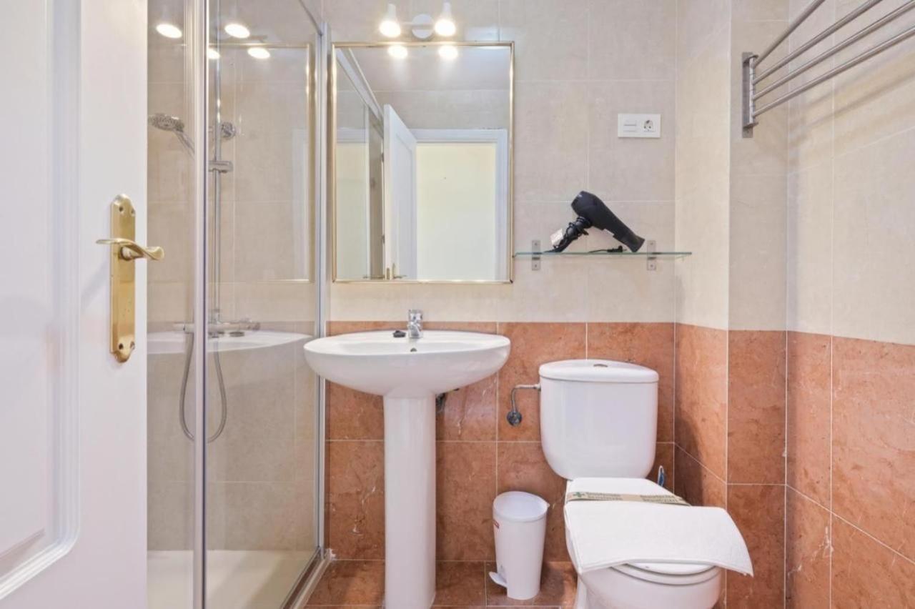 Apartamento En Calle Cuarteles De Dos Habitaciones Málaga Kültér fotó